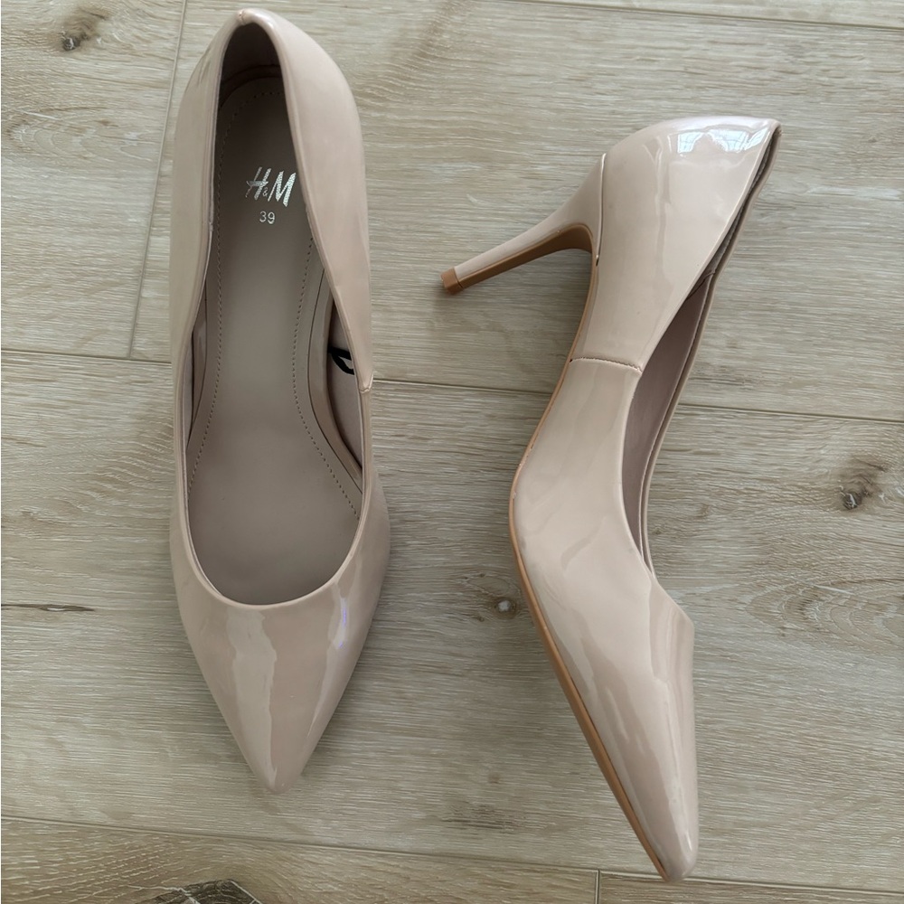 H&M patent leather pointed toe pumps. Size 8 or 39. Never worn